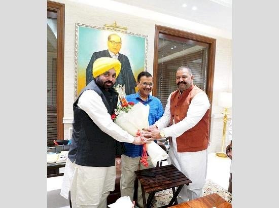 नवनिर्वाचित सुशील कुमार रिंकू ने आप सुप्रीमो केजरीवाल, सीएम मान से की मुलाकात