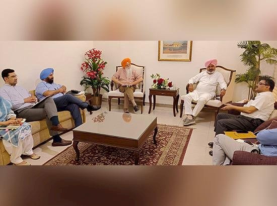 चीमा और निज्जर ने संयुक्त रूप से आवारा पशुओं के मुद्दों से निपटने के लिए अंतर-विभागीय बैठक की