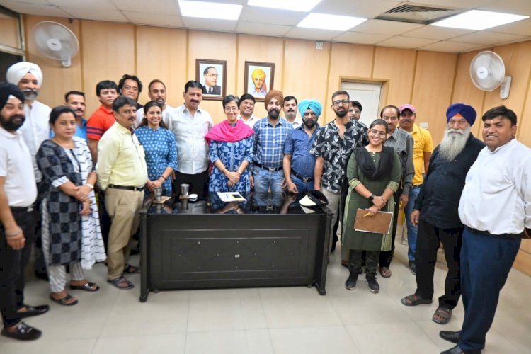 शिक्षा मंत्री आतिशी ने किया जनता से संवाद, कहा – केजरीवाल के सिपाही जनहित में हाज़िर