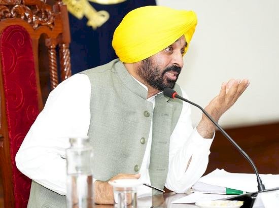 मुख्यमंत्री मान ने स्वर्ण मंदिर से एकल चैनल पर प्रसारित होने वाली गुरबाणी के प्रसारण अधिकार पर सवाल उठाया