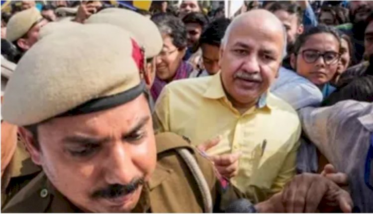 कैमरे के सामने मनीष सिसोदिया मुंह खोलने वाले थे पुलिस ने पकड़ ली 'गर्दन'