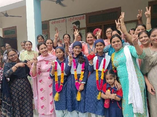 मैट्रिक बोर्ड की परीक्षा में सरकारी स्कूल के छात्रों का जलवा