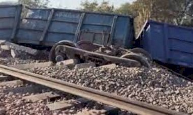 ओडिशा के बरगढ़ में चूना पत्थर ले जा रही मालगाड़ी पटरी से उतर गई