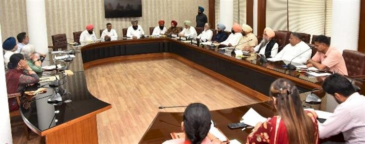 पीवीएस अध्यक्ष कुलतार संधवां ने अधिकारियों से फिरोजपुर में मिर्च प्रसंस्करण संयंत्र स्थापित करने की व्यवहार्यता का पता लगाने के लिए कहा