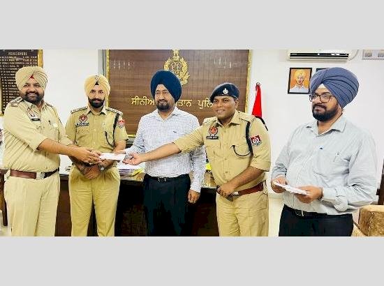 अनुकरणीय कार्य के लिए फिरोजपुर पुलिस ने पुलिसकर्मियों को नकद पुरस्कार से पुरस्कृत किया