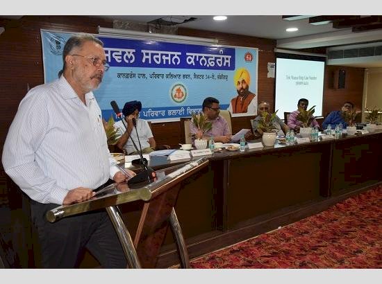 मंत्री डॉ. बलबीर सिंह ने सिविल सर्जनों को सरकारी अस्पतालों में परेशानी मुक्त स्वास्थ्य सुविधाएं सुनिश्चित करने के निर्देश दिए