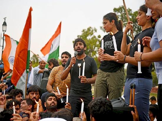 लड़ाई सड़कों पर नहीं, अदालत में जारी रहेगी: WFI प्रमुख के खिलाफ शीर्ष पहलवानों का प्रदर्शन आगे बढ़ा