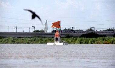 दिल्ली में बाढ़ की चेतावनी, यमुना नदी उफान पर, छोड़ा एक लाख क्यूसेक से अधिक पानी