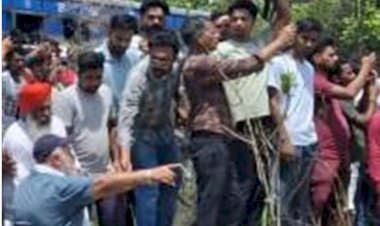 चेतन सिंह जौरामाजरा बाढ़ के पानी में फंसे निवासियों के परिवारों को सुरक्षित निकालने के लिए पहुंचे