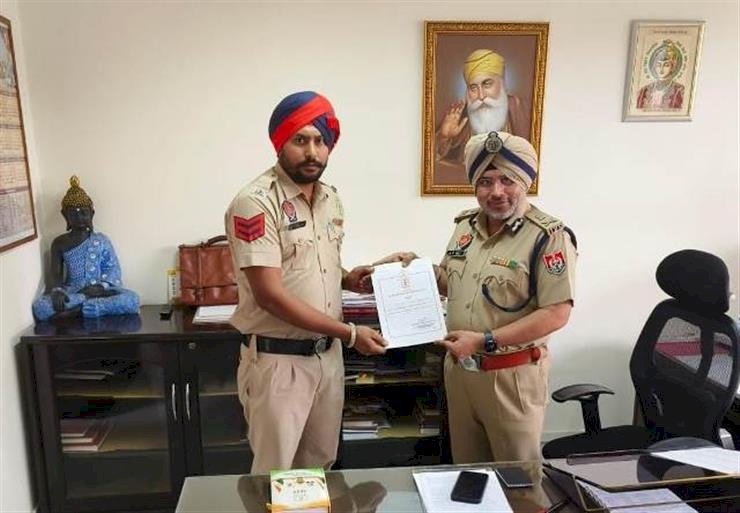 पंजाब पुलिस के हेड कांस्टेबल को कुत्ते को बचाने के लिए सम्मानित किया गया