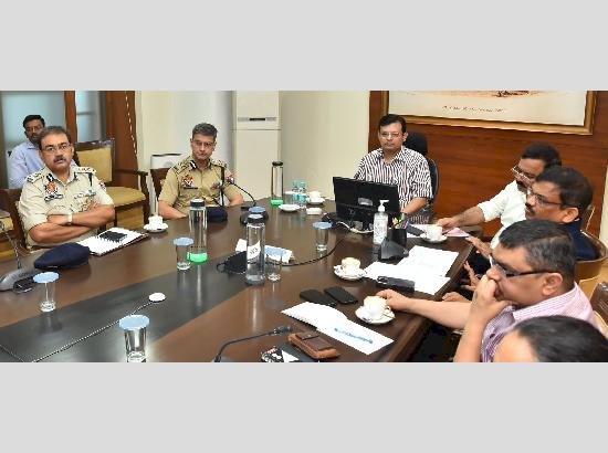 पंजाब मुख्य सचिव अनुराग वर्मा  ने लगातार बारिश के कारण स्थिति का जायजा लेने के लिए उच्च स्तरीय बैठक की अध्यक्षता की