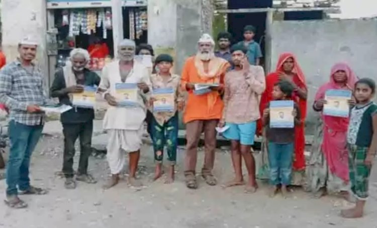 आम आदमी पार्टी के सदस्यों ने जन-जन से किया डोर-टू-डोर जनसंपर्क