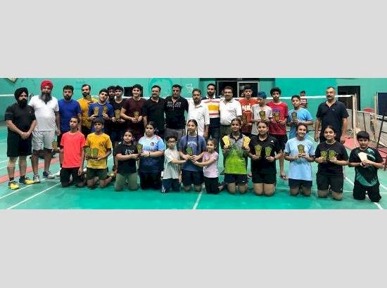 फिरोजपुर जिला बैडमिंटन चैंपियनशिप-2023 का एसबीएस स्टेडियम में समापन हुआ