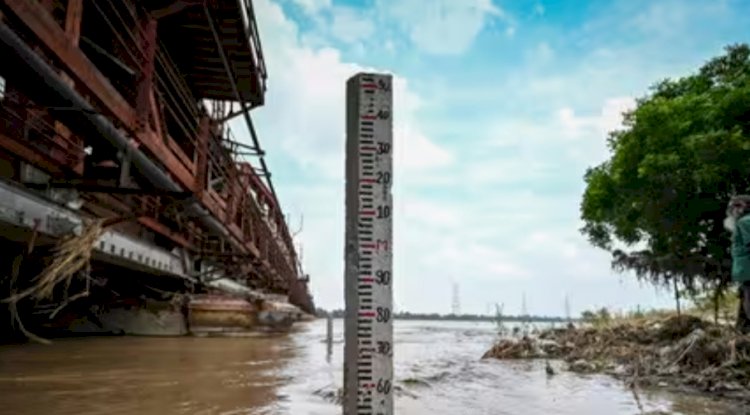 राजधानी दिल्ली में यमुना का पानी खतरे के निशान से 206.56 मीटर ऊपर बह रही