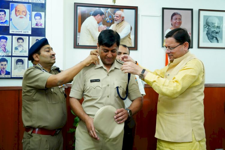 उत्तराखंड के इन अफसरों को मिला आईपीएस कैडर, सीएम ने सजाए बैच