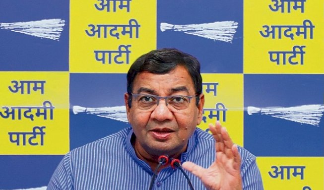 हरयाणा मे धरने पर बैठे क्लर्कों के समर्थ मैं आये सुशील गुप्ता