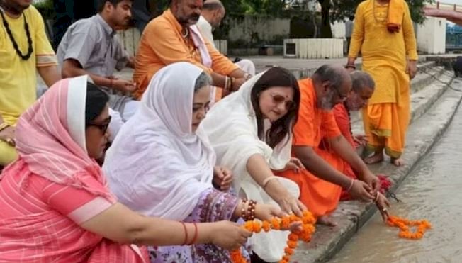 बलोचिस्तान की निर्वासित प्रधानमंत्री नायला कादरी बलोच ने हरिद्वार में की मां गंगा की पूजा