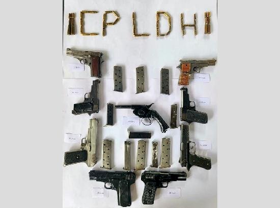 लुधियाना पुलिस ने दो हाई-प्रोफाइल गैंगस्टरों को गिरफ्तार किया, 9 अवैध हथियार जब्त किए