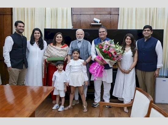 सांसद संजीव अरोड़ा ने परिवार के सदस्यों के साथ पीएम मोदी से मुलाकात की