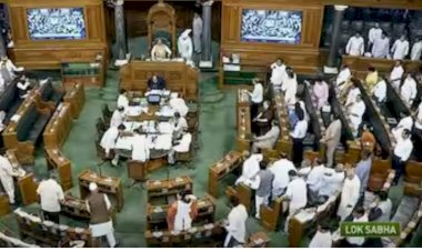 मणिपुर मामले पर संसद में जबरदस्त हंगामा, 2 बजे तक स्थगित की गई लोकसभा की कार्यवाही