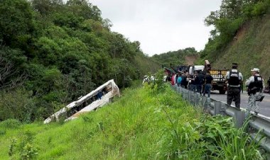 मेक्सिको: बस दुर्घटना में 15 की मौत, 21 घायल