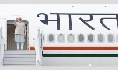 15वें ब्रिक्स शिखर सम्मेलन के लिए दक्षिण अफ्रीका पहुंचे पीएम मोदी