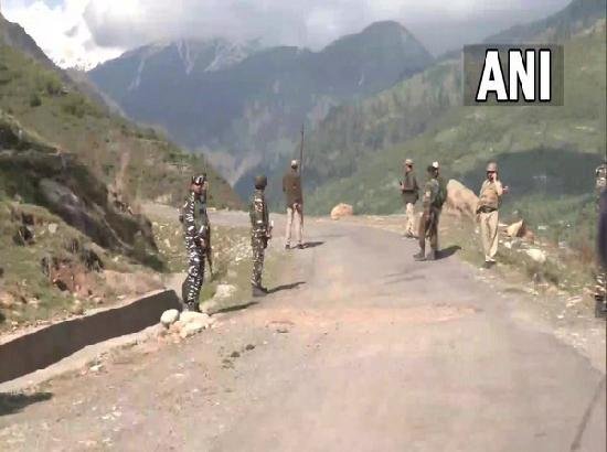 जम्मू-कश्मीर: कुलगाम में आतंकवादियों के साथ मुठभेड़ के बाद घायल हुए सेना के 3 जवानों की मौत