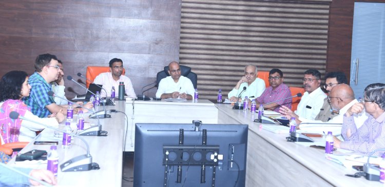 आपदा प्रबन्धन सचिव डा0 रंजीत कुमार सिन्हा ने आपदाओं के कारण हुई क्षति की समीक्षा की 