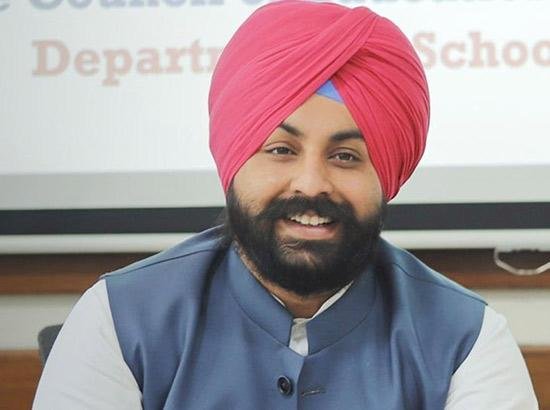 हरजोत बैंस ने राष्ट्रीय पुरस्कार के लिए चयनित पंजाब के शिक्षक को बधाई दी