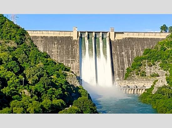 भाखड़ा बांध का पानी खतरे के निशान तक पहुंचा, 4 फ्लडगेट खोले गए