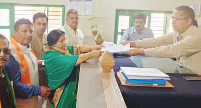 बागेश्वर: भाजपा प्रत्याशी पार्वती दास ने दाखिल किया नामांकन
