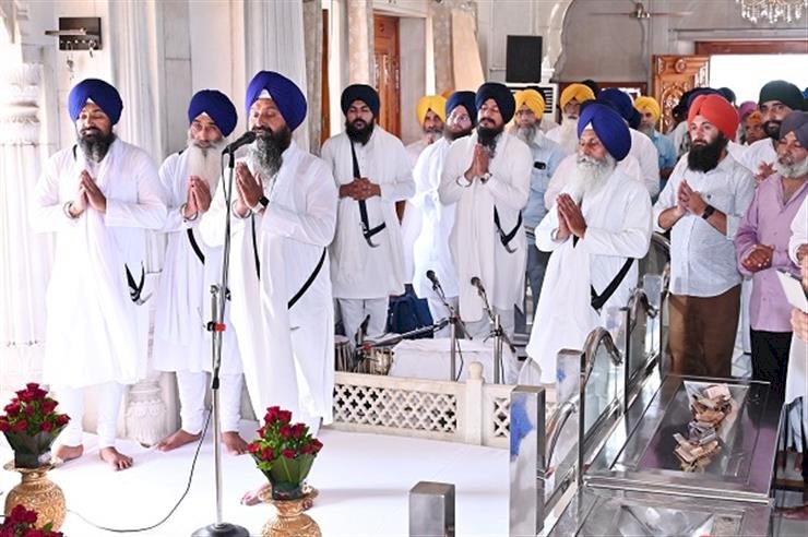 देश के विभाजन के दौरान अपनी जान गंवाने वाले लाखों पंजाबियों की याद में श्री अकाल तख्त साहिब पर अरदास समारोह