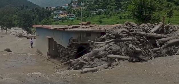 उत्तराखंड: थराली के सोल क्षेत्र में बादल फटने से तबाही