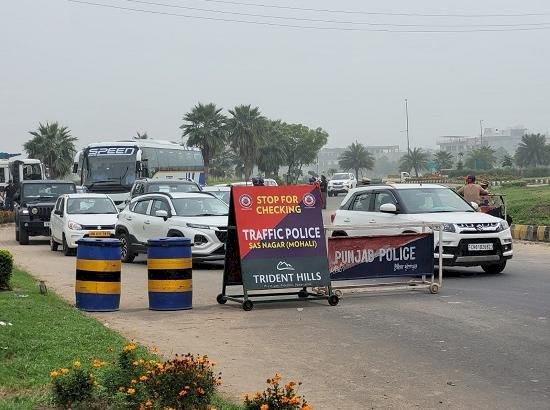 किसान विरोध: मोहाली के एयरपोर्ट चौक पर पुलिस तैनात