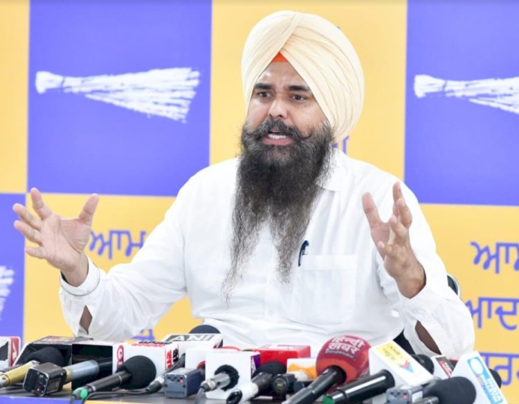 आप ने पूर्व डिप्टी सीएम सुखजिंदर रंधावा के बेटे की गुंडागर्दी की निंदा की
