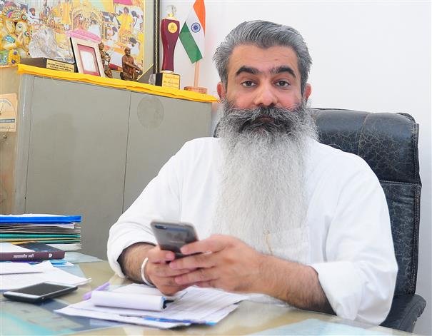 मनी लॉन्ड्रिंग जांच में कांग्रेस नेता भारत भूषण आशु के खिलाफ छापेमारी के बाद ईडी ने 6 करोड़ रुपये की संपत्ति जब्त कर ली