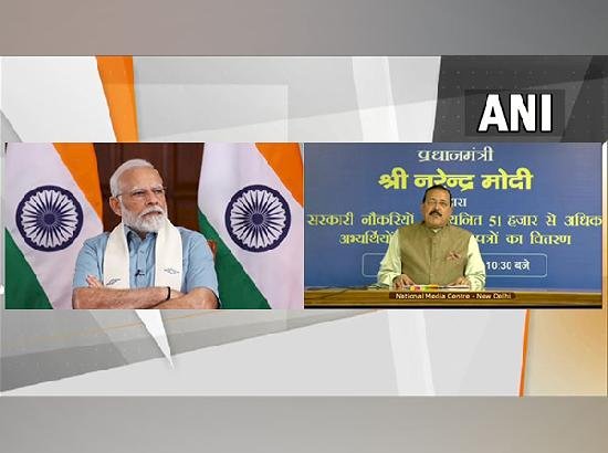 पीएम मोदी ने सरकारी विभागों, संगठनों में भर्तियों के लिए 51,000 से अधिक नियुक्ति पत्र वितरित किए