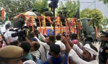 मेजर धौंचक के पार्थिव शरीर के पानीपत पहुंचते ही दिखे भावुक दृश्य