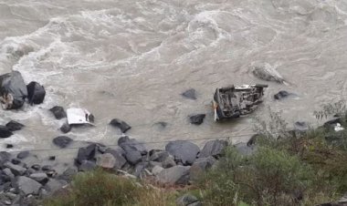 उत्तराकाशी में भीषण हादसा, नदी में गिरी कार, तीन की मौत
