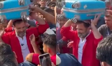 आनंद विहार रेलवे स्टेशन पर कांग्रेस सांसद राहुल गांधी ने कुली की ड्रेस पहन उठाया सामान, कुलियों का सुना दर्द