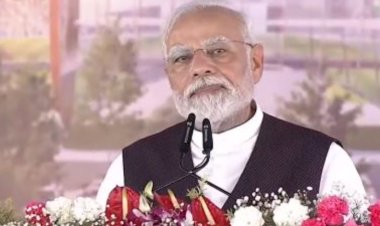 पीएम मोदी ने वाराणसी में अंतरराष्ट्रीय क्रिकेट स्टेडियम की आधारशिला रखी
