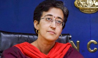 मुखर्जी नगर में दमकल विभाग ने बचाई 35 लड़कियों की जान, आतिशि मार्लेना ने थपथपाई पीठ