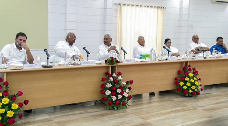 आप ने इंडिया महागठबंधन की बैठक में सभी राज्यों में सीटों के बटवारे पर चर्चा की रखी मांग