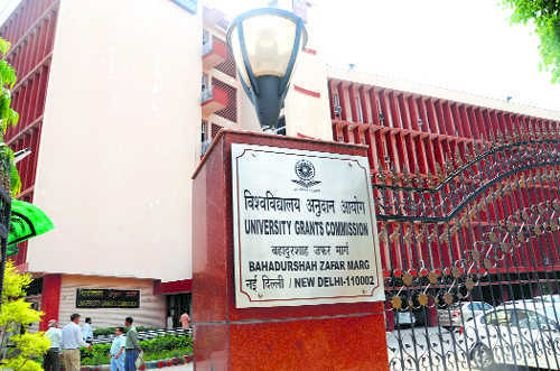 यूजीसी ने विश्वविद्यालयों को डिग्री, प्रोविजनल सर्टिफिकेट पर आधार नंबर छापने पर रोक लगा दी