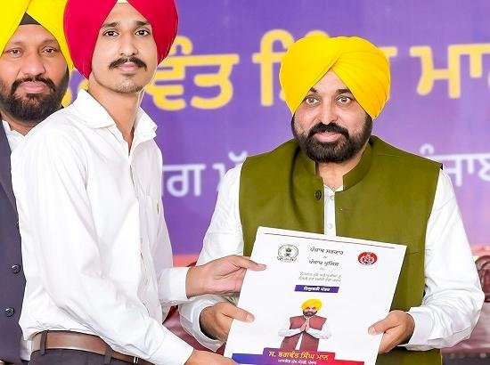पंजाब पुलिस के 560 सब-इंस्पेक्टरों का दो साल का इंतजार खत्म हुआ, सीएम मान ने नियुक्ति पत्र सौंपे