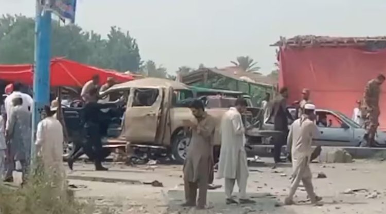 पाकिस्तान के पेशावर में सुरक्षा बलों को निशाना बनाकर किए गए विस्फोट में 1 की मौत, 8 घायल