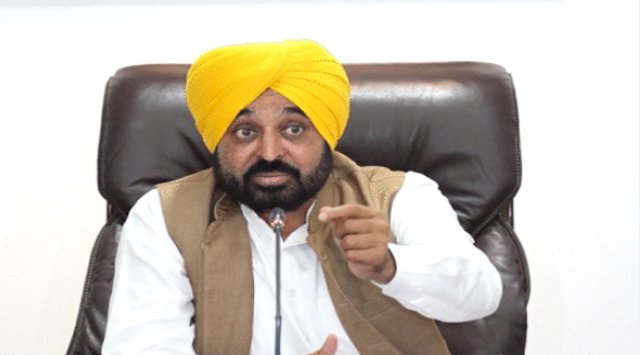 मान सरकार का बड़ा एक्शन, सिख बुजुर्ग की पिटाई करने वाला पुलिस अधिकारी सस्पेंड
