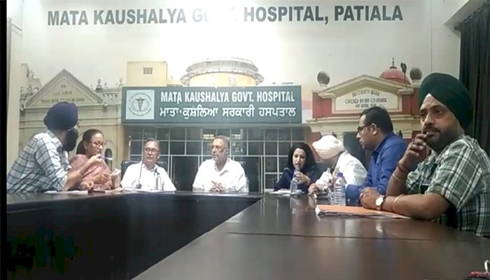 स्वास्थ्य मंत्री बलबीर सिंह ने माता कौशल्या अस्पताल में वकीलों और शोधकर्ताओं से मुलाकात की