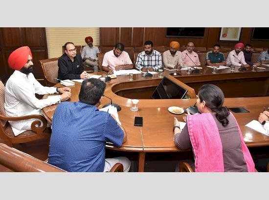 मंत्री भुल्लर ने अधिकारियों को मनरेगा कर्मचारियों को ईएसआई के दायरे में लाने का निर्देश दिया