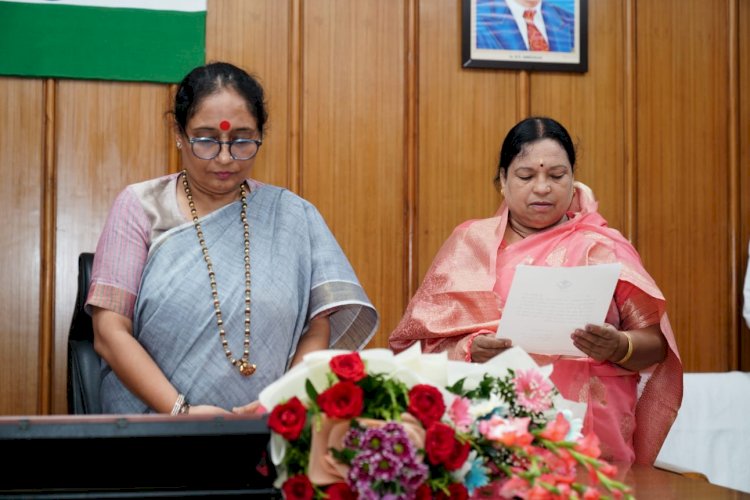 बागेश्वर की नवनिर्वाचित विधायक पार्वती दास ने ली शपथ, सीएम बोले दिवंगत चंदन राम दास के कार्यों को बढ़ाएंगी आगे